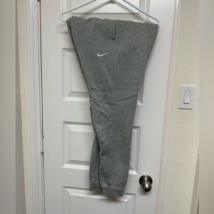 Barely used. Nike men’s joggers. Grey. Small